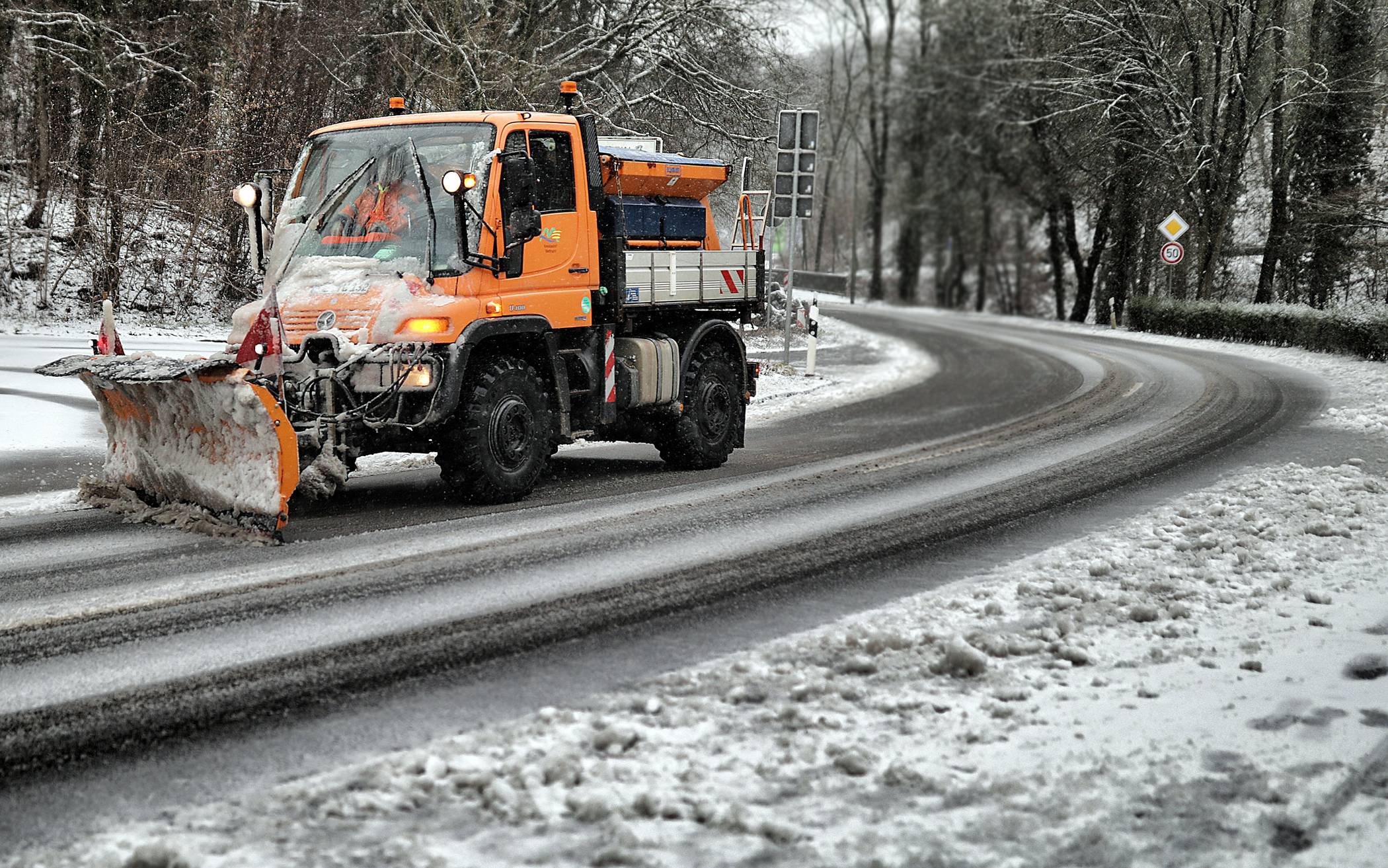 Streudienst in Aachen – Vorbeugendes und akutes Streuen mit umweltgerechten Streumitteln.